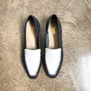 Leather navy and white genuine leather loafers. Made in Brazil.